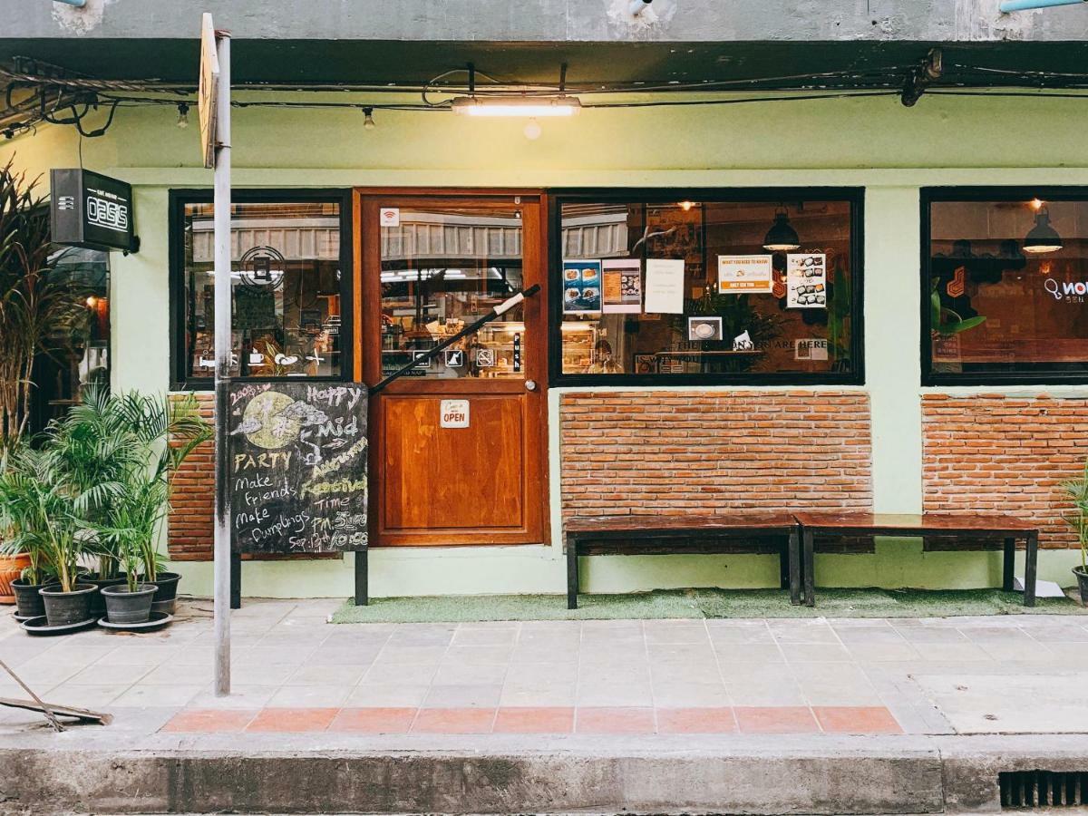 Oasis Cafe And Nap Bangkok Exterior photo