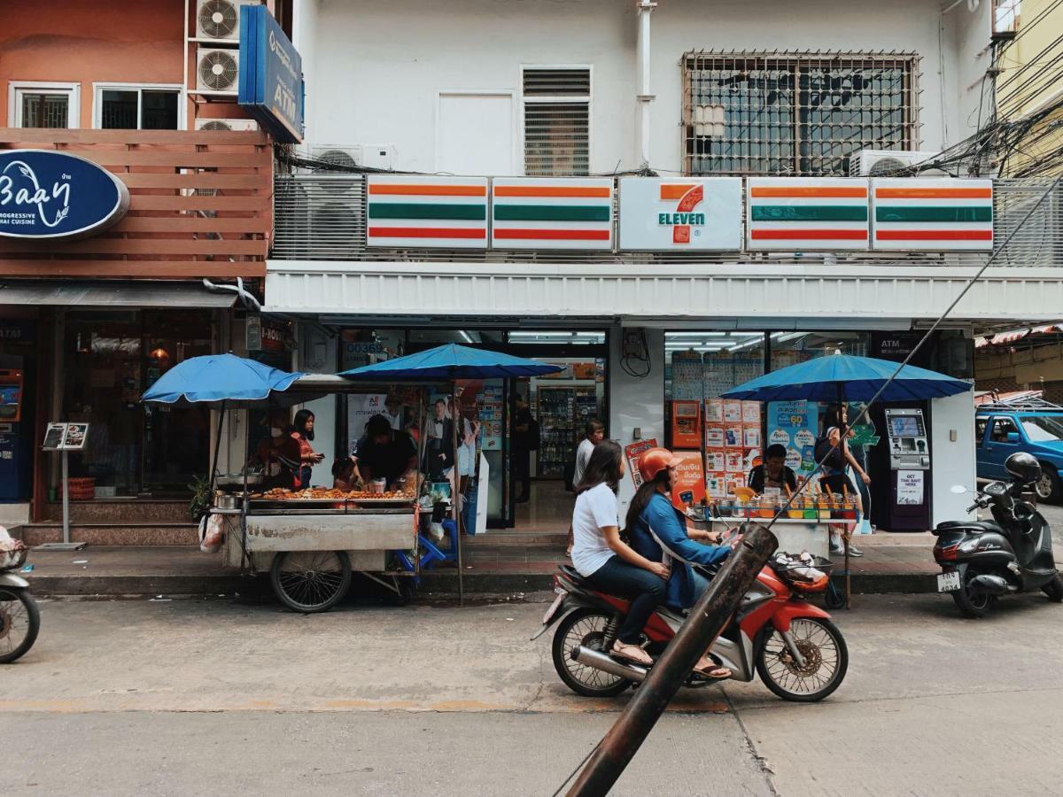 Oasis Cafe And Nap Bangkok Exterior photo