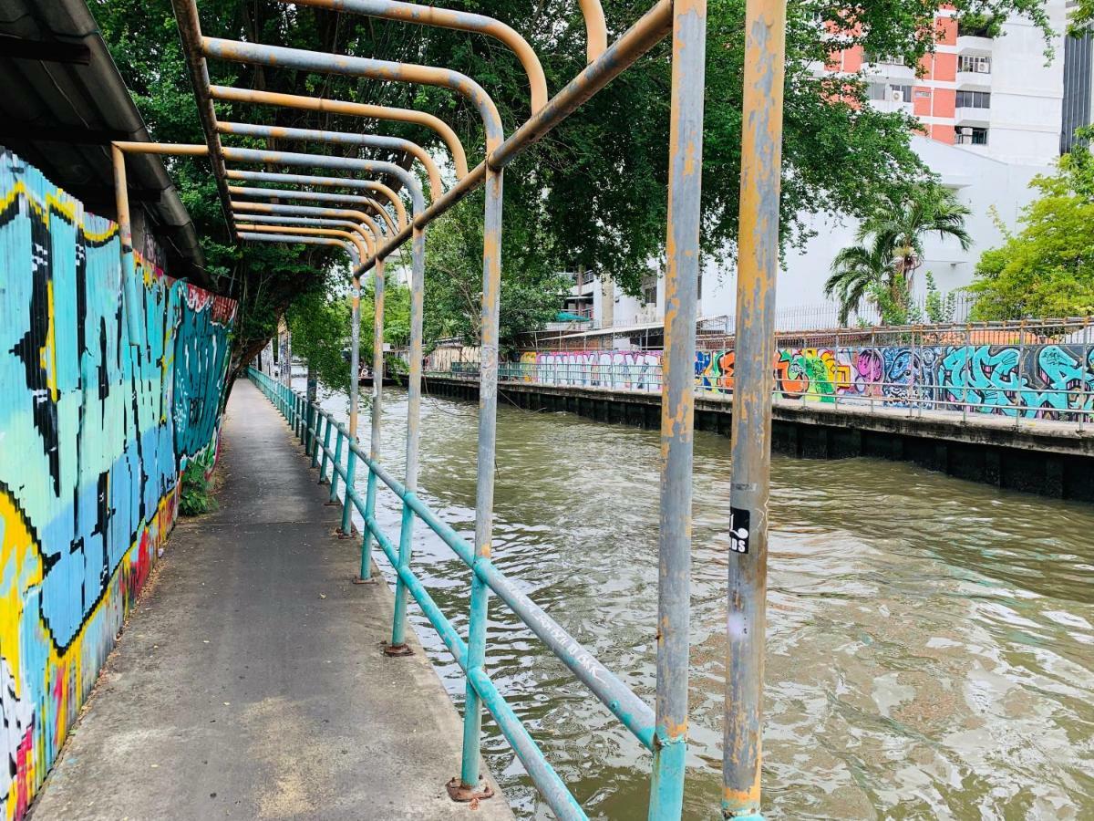 Oasis Cafe And Nap Bangkok Exterior photo